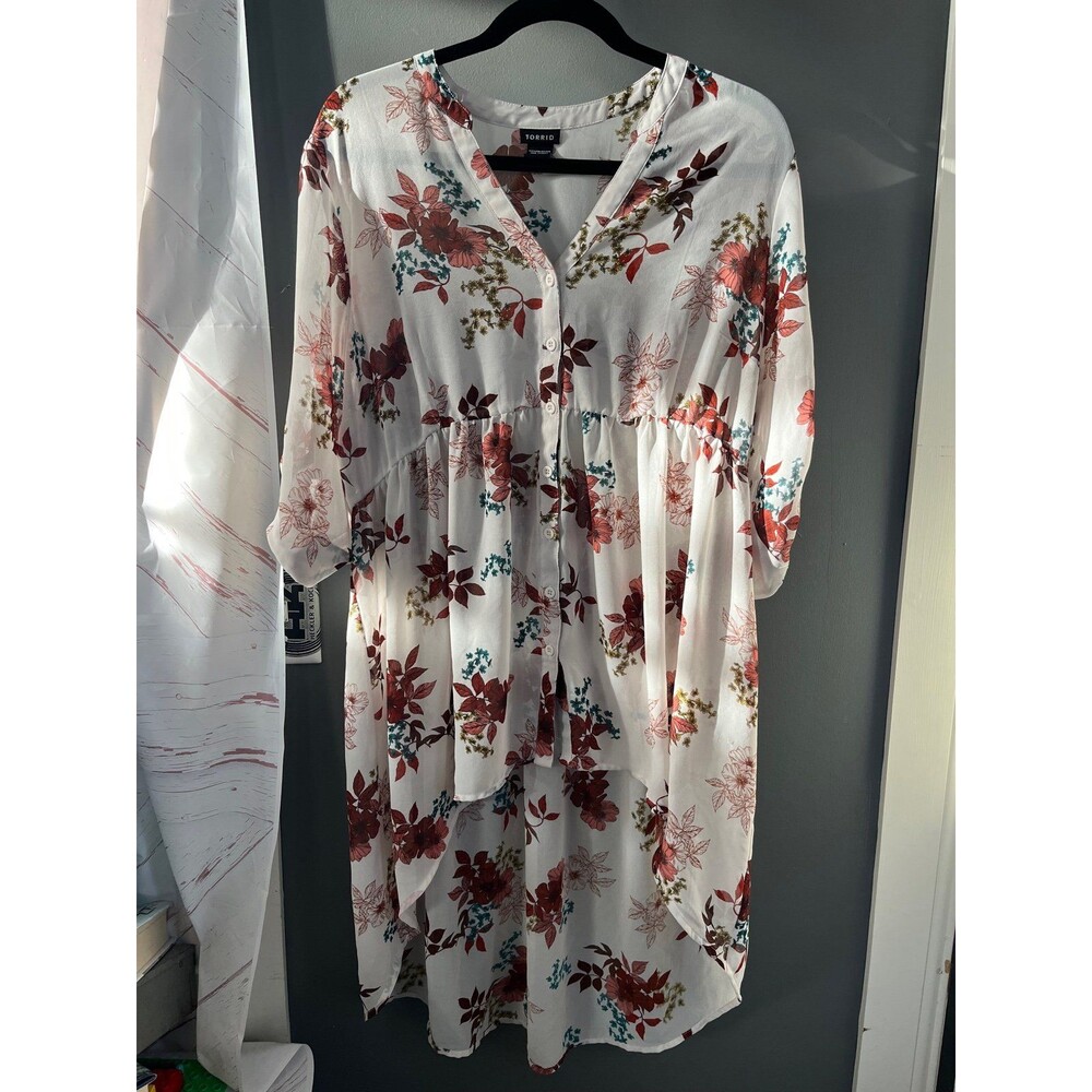 Torrid size 0 white floral tunic blouse top